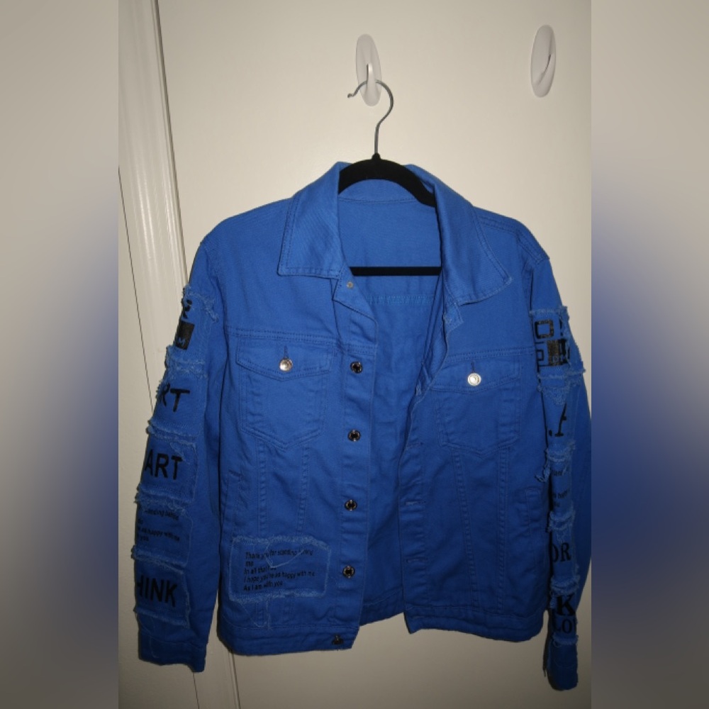 Blue Graphic Denim Jacket with Distressed Details
FREE SHIPPING ★